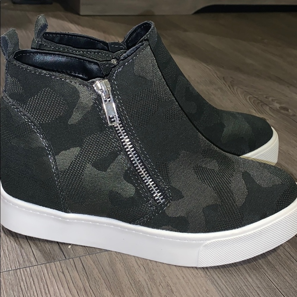 Shoes-Platform Sneaker - image 1